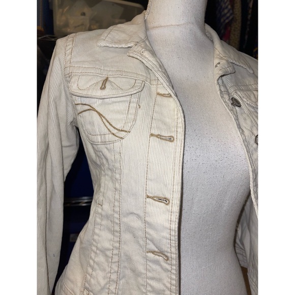 Kid’s Cream Old Navy Clothing Jean Jacket 🤎 - Picture 14 of 16